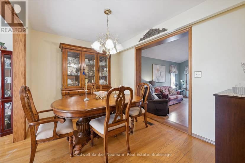 48 Westminster Avenue — photo 10 of 33