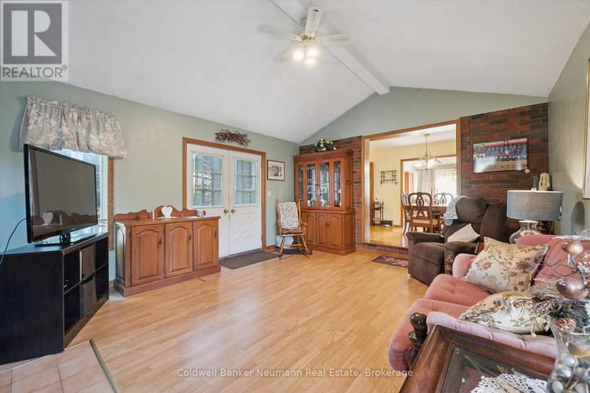 48 Westminster Avenue — photo 13 of 33