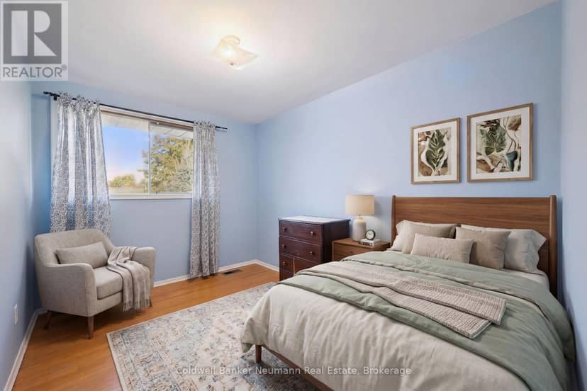 48 Westminster Avenue — photo 15 of 33