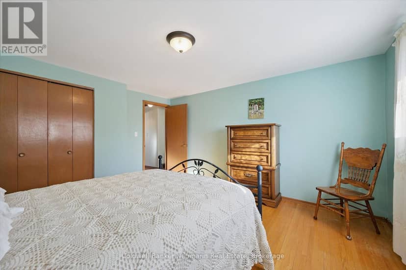 48 Westminster Avenue — photo 21 of 33