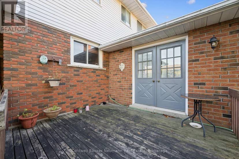 48 Westminster Avenue — photo 28 of 33