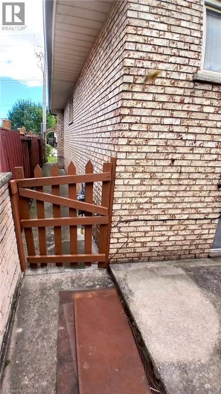 118 CRAIGROYSTON Road — photo 36 of 38