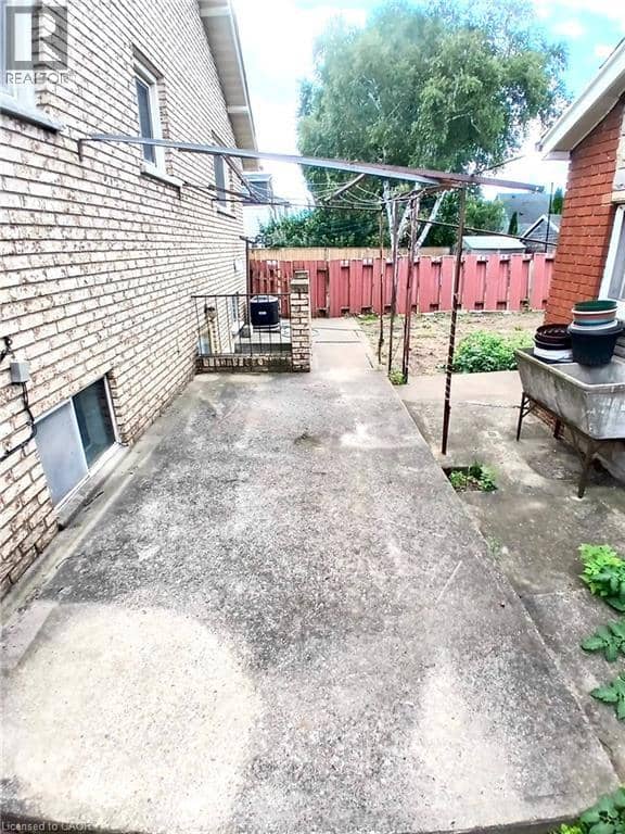 118 CRAIGROYSTON Road — photo 34 of 38