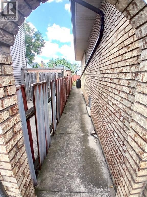 118 CRAIGROYSTON Road — photo 35 of 38