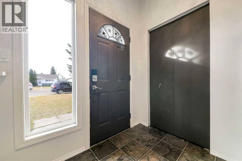 3920 50A Street, Red Deer, photo 5