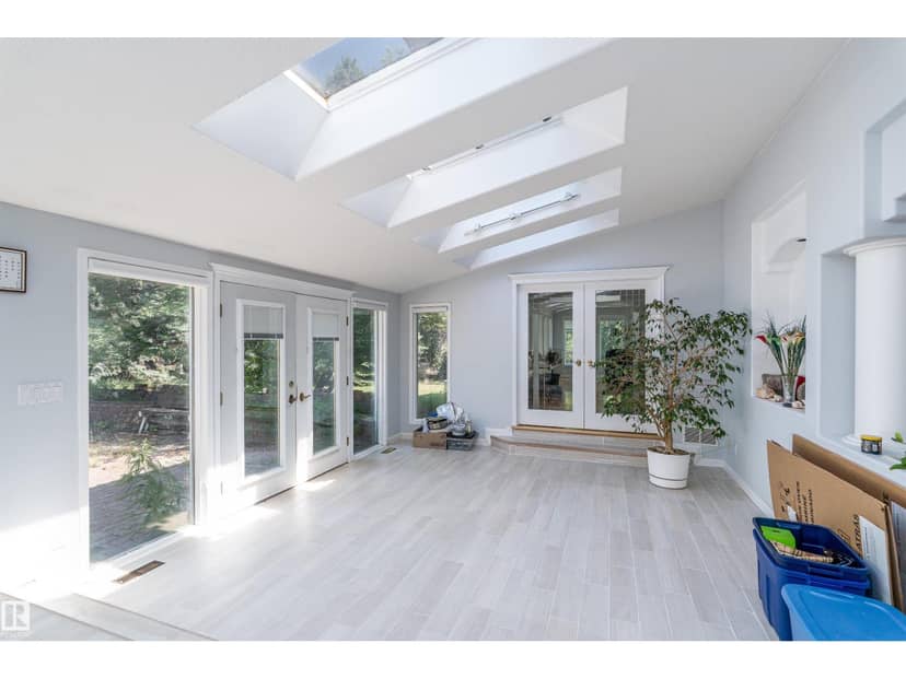 10812 5 AV SW — photo 10 of 40
