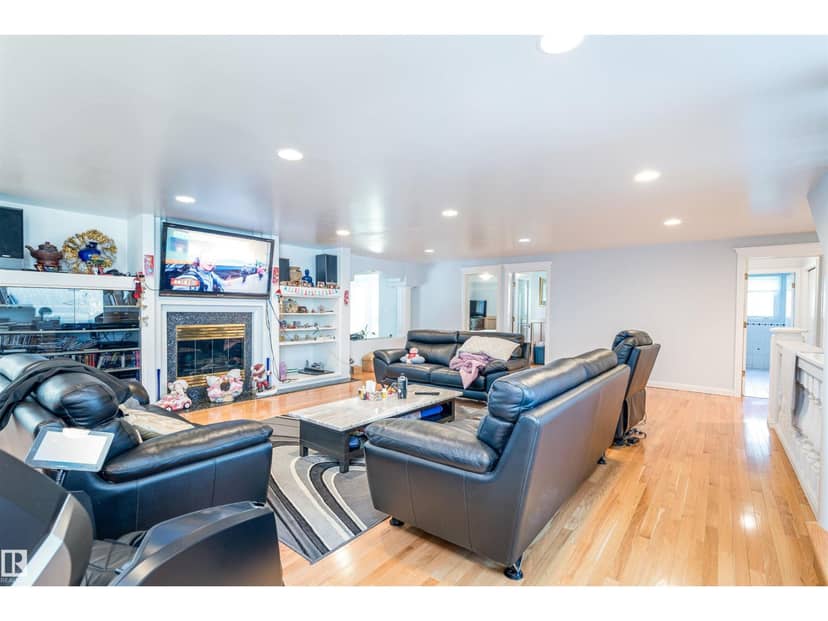 10812 5 AV SW — photo 14 of 40