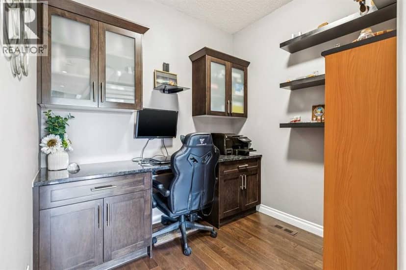 437 Kinniburgh Boulevard — photo 14 of 40