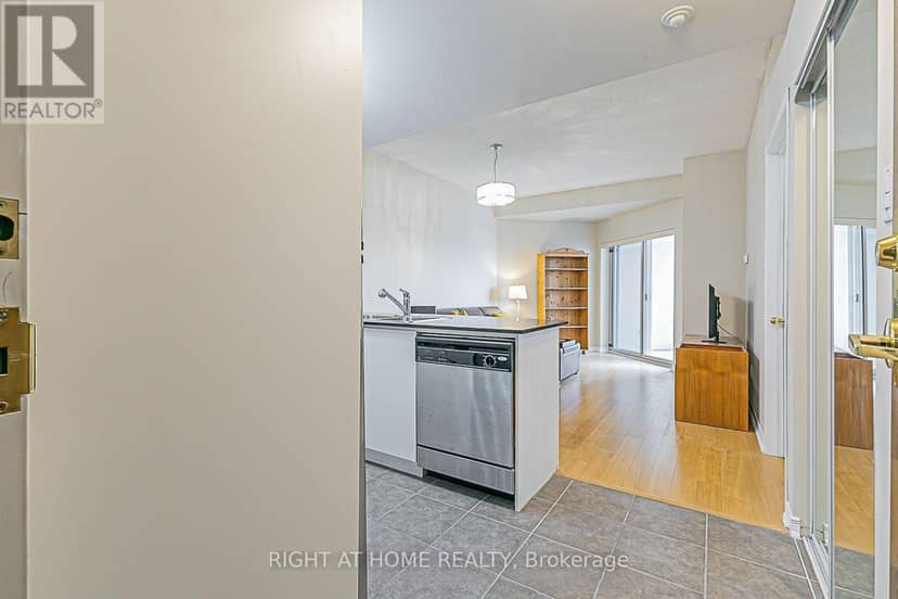 305 - 8 Maison Parc Court, Vaughan, photo 7