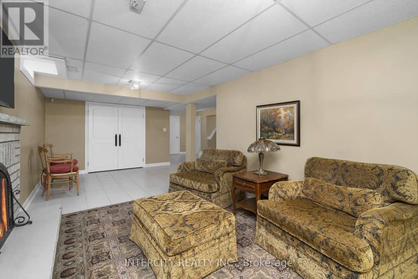 35 Avro Road — photo 32 of 40