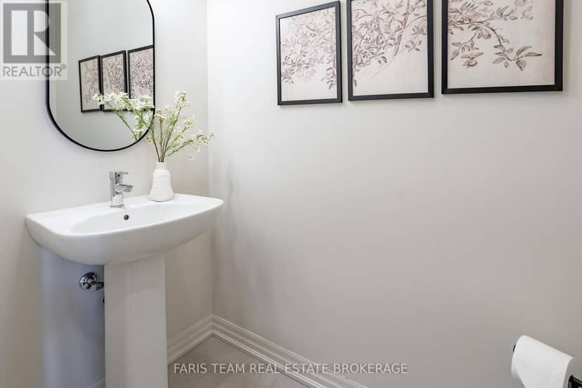 207 Sutherland Street S — photo 14 of 34