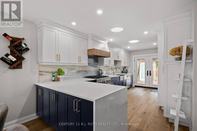 61 Orwell Crescent — photo 10 of 36