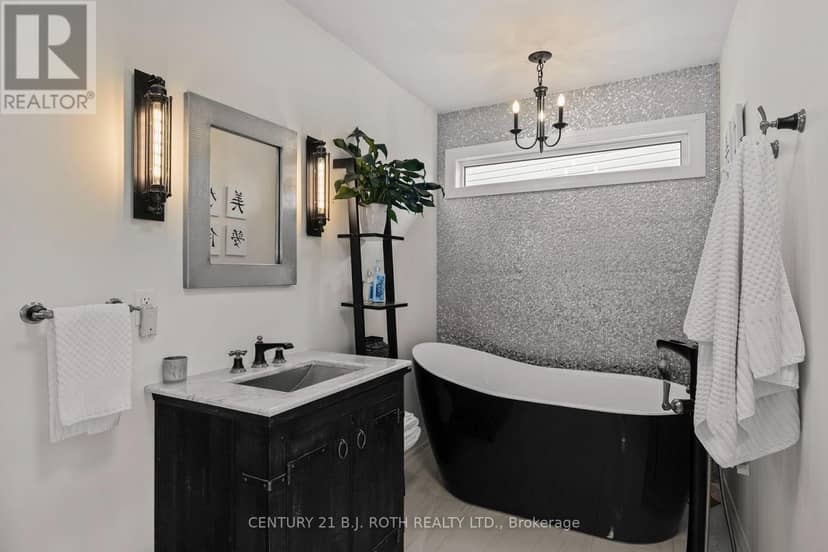 61 Orwell Crescent — photo 20 of 36
