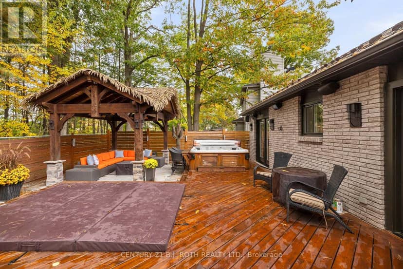 61 Orwell Crescent — photo 28 of 36