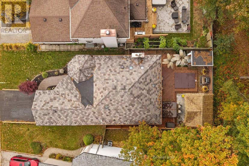 61 Orwell Crescent — photo 31 of 36