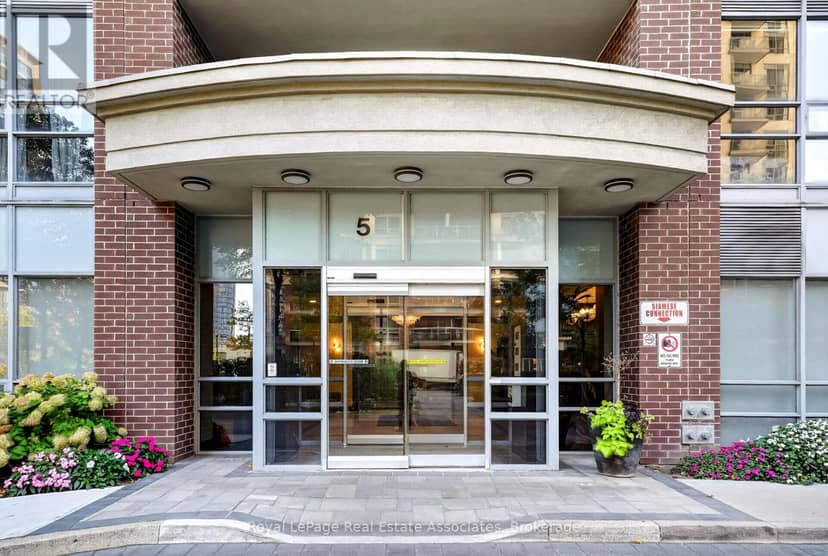 1804 - 5 Michael Power Place, Toronto, photo 2