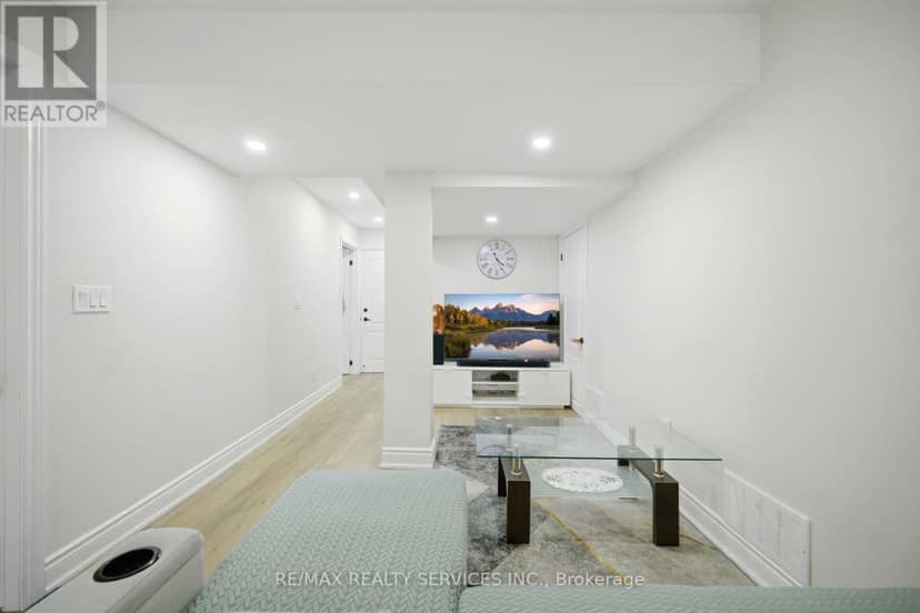 152 Newhouse Boulevard — photo 35 of 40