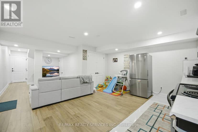 152 Newhouse Boulevard — photo 37 of 40