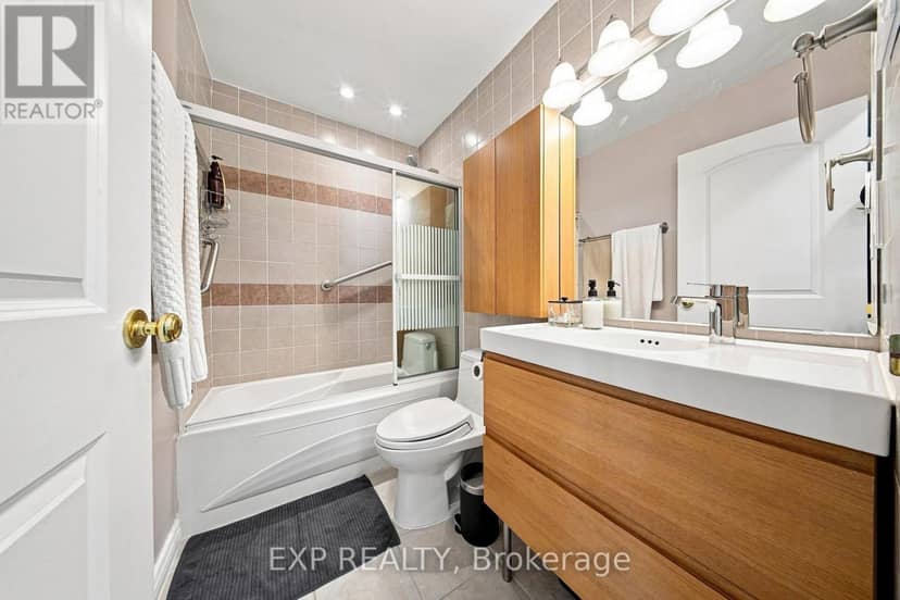 2101 - 1515 Lakeshore Road E — photo 22 of 40