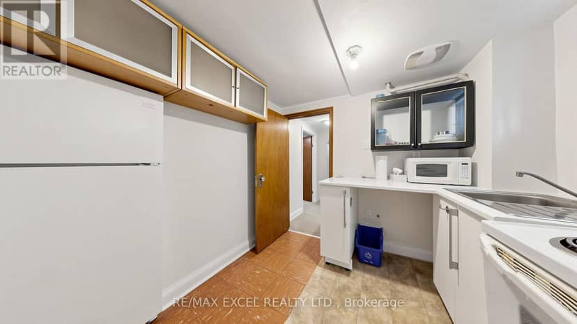 11 Hutton Avenue — photo 36 of 40