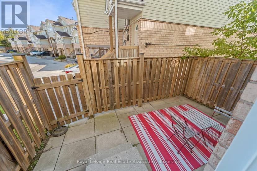 30 Stewart Maclaren Road — photo 32 of 38