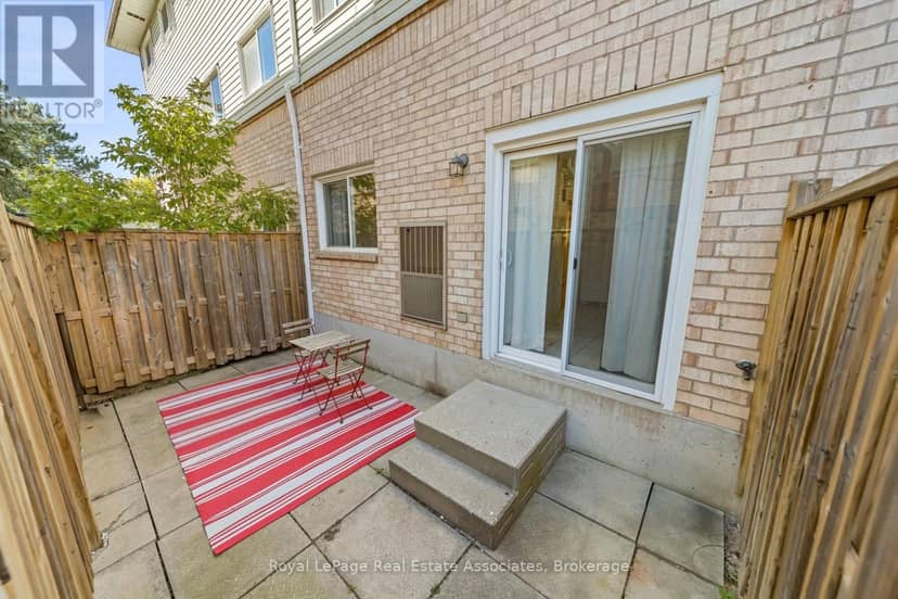 30 Stewart Maclaren Road — photo 35 of 38