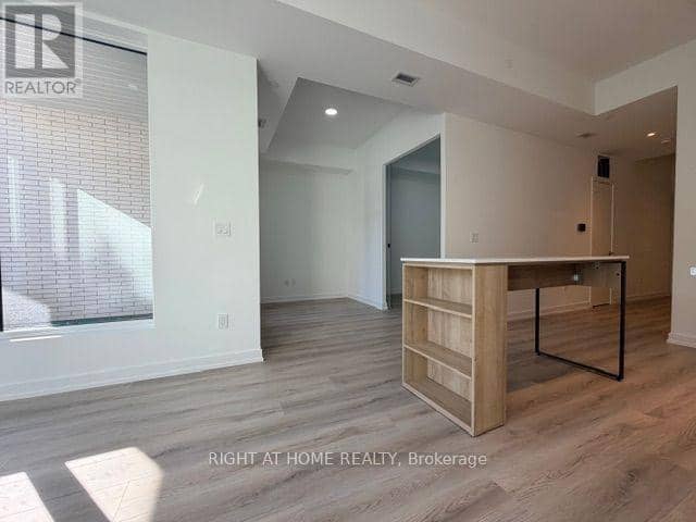 301 - 722 Marlee Avenue — photo 10 of 20