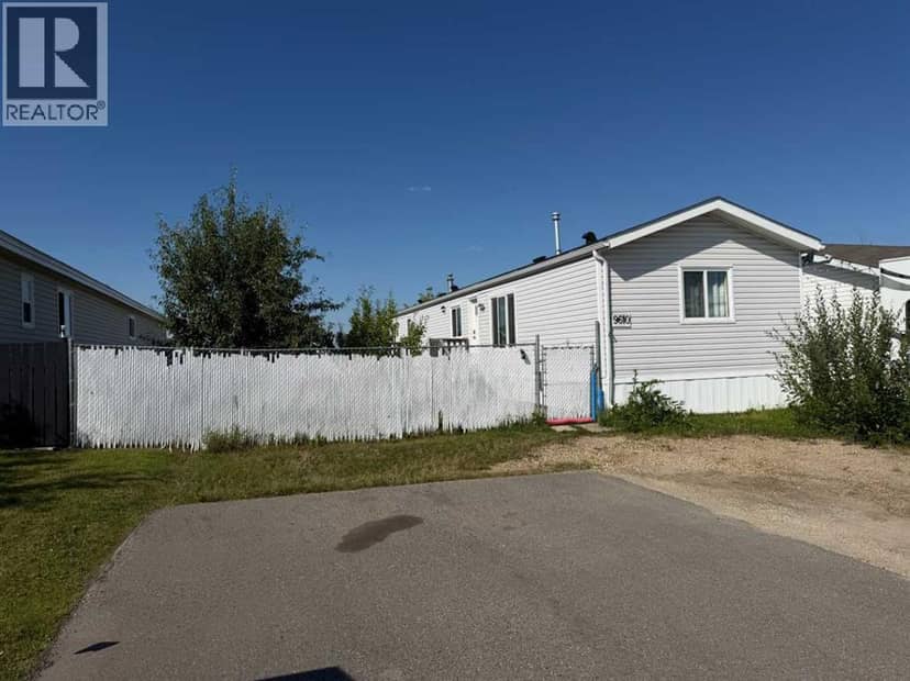 9610 101 Avenue, Clairmont
