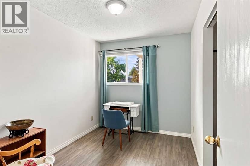 9313 111 Avenue — photo 14 of 34