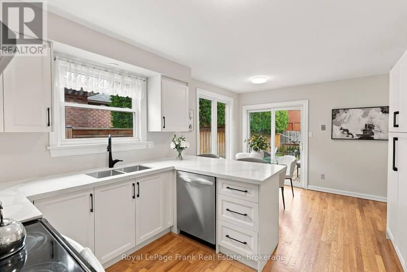 86 Cherry Blossom Crescent — photo 10 of 35