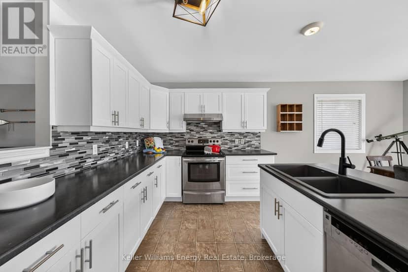 53 Lake Breeze Court — photo 10 of 40
