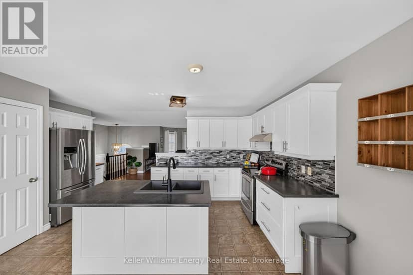 53 Lake Breeze Court — photo 11 of 40
