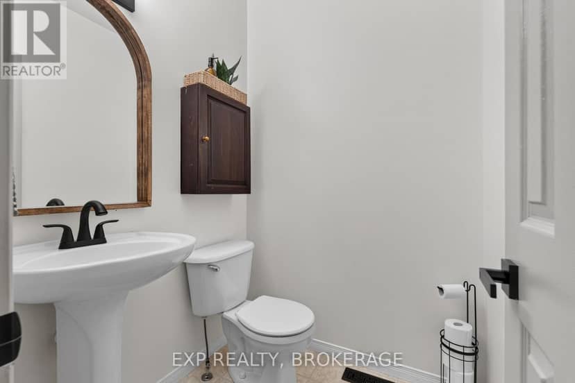 975 Rainbow Crescent, Kingston, photo 8
