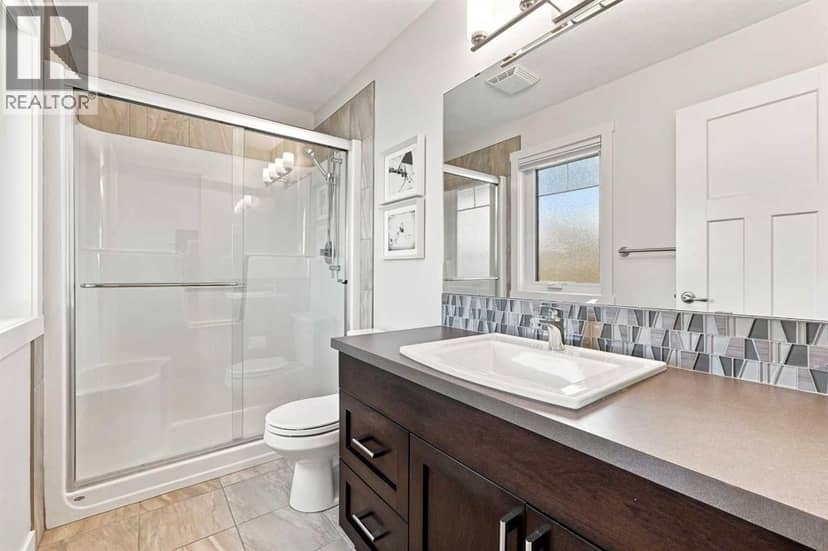 43 Vancouver Crescent — photo 13 of 33