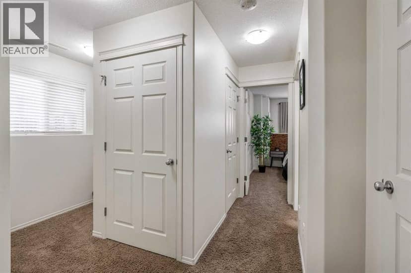 113 Mt Sundance Crescent W — photo 26 of 40
