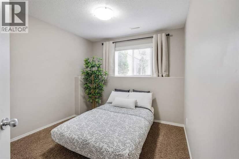113 Mt Sundance Crescent W — photo 24 of 40
