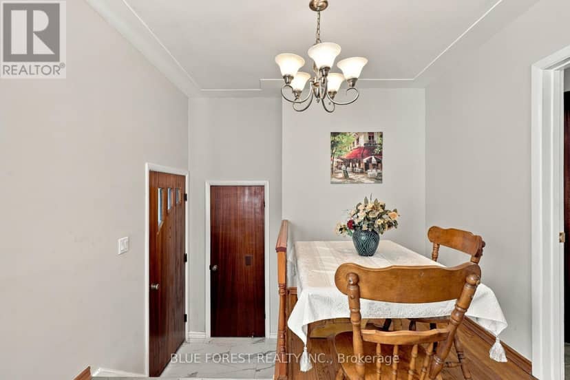 105 Chesterfield Avenue — photo 11 of 40