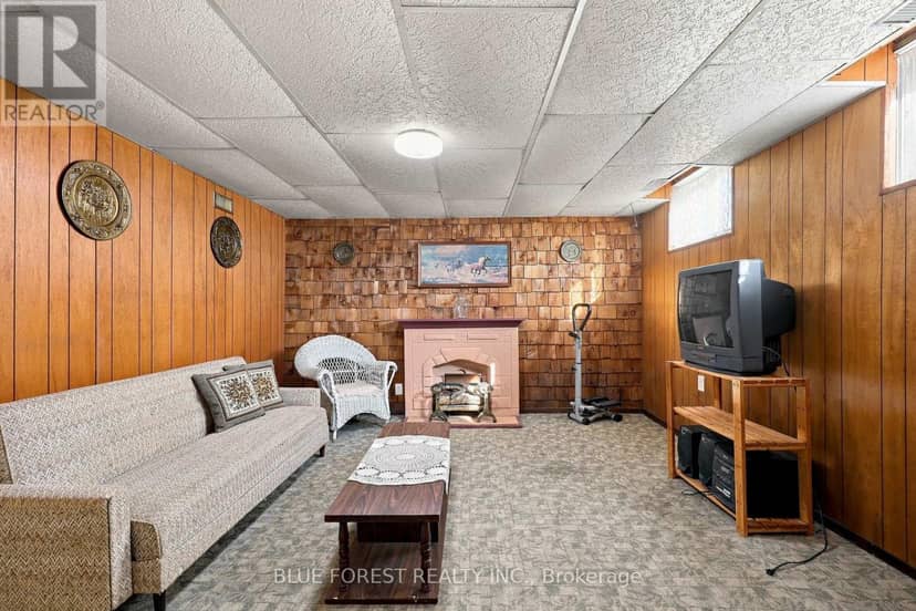 105 Chesterfield Avenue — photo 25 of 40