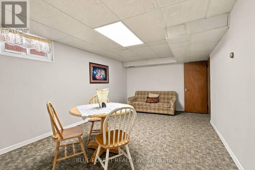 105 Chesterfield Avenue — photo 34 of 40