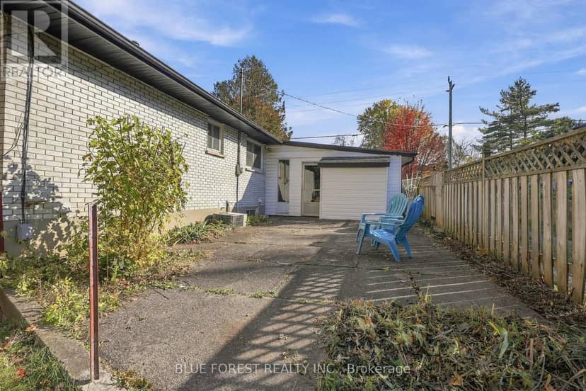 105 Chesterfield Avenue — photo 38 of 40
