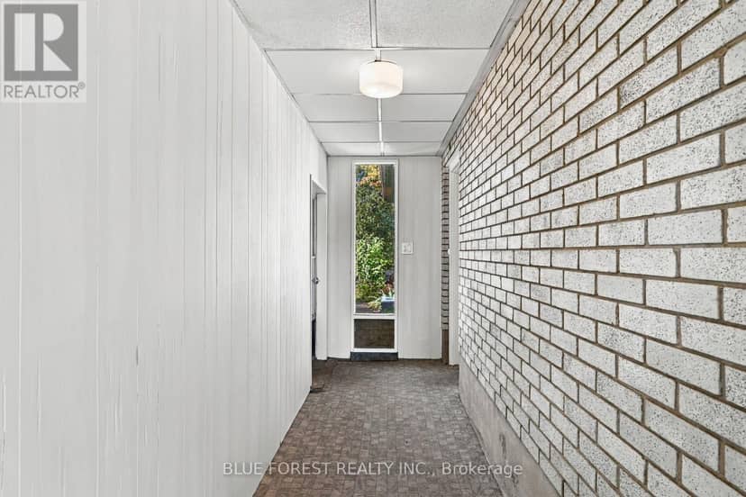 105 Chesterfield Avenue, London South, photo 4