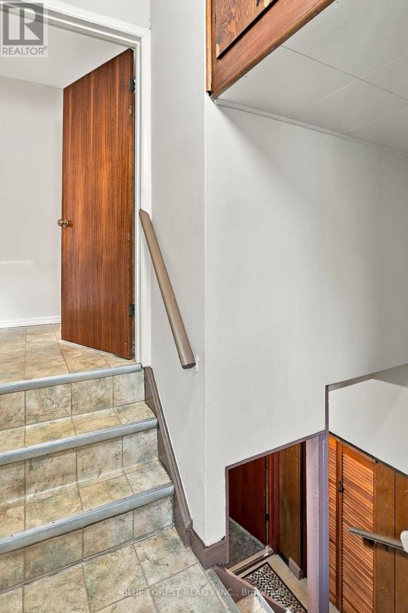 105 Chesterfield Avenue, London South, photo 5