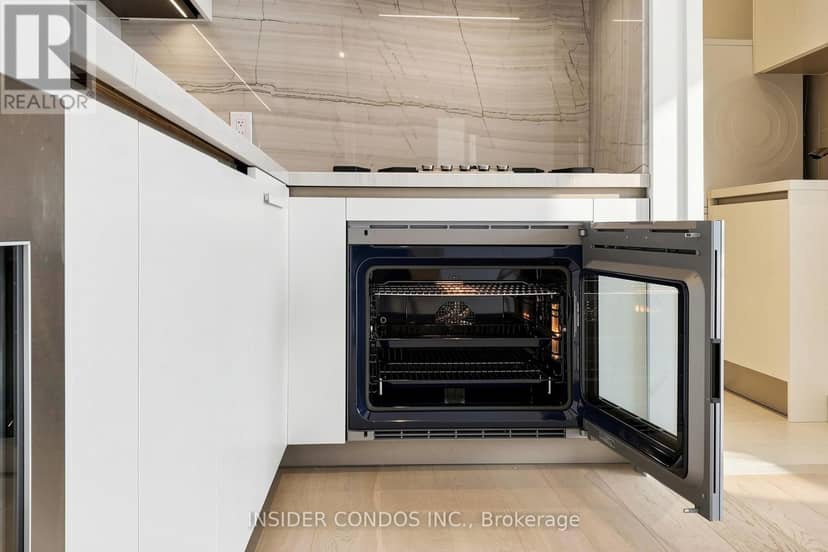 1703 - 1315 Bay Street — photo 23 of 40