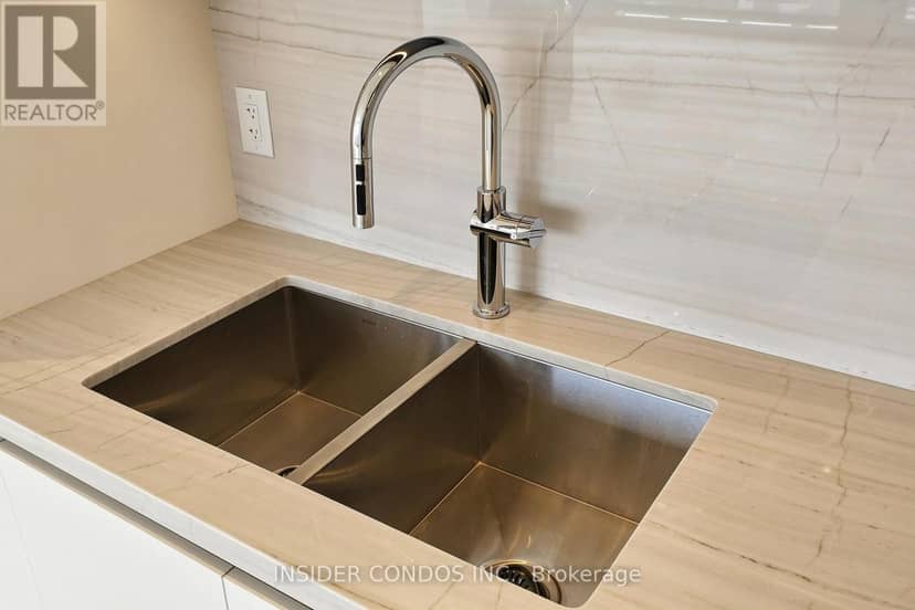 1703 - 1315 Bay Street — photo 25 of 40