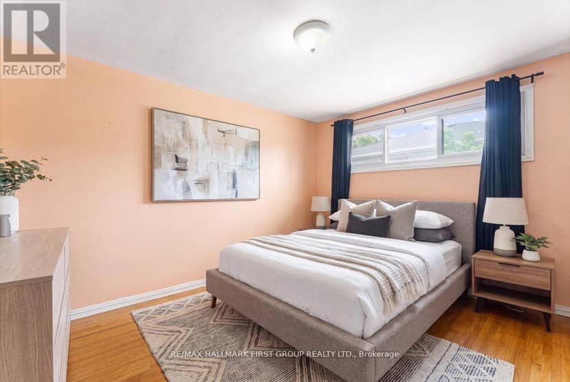 1014 Dunlop Street E — photo 11 of 27