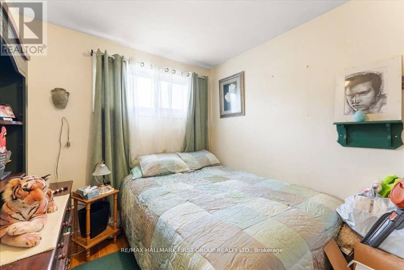1014 Dunlop Street E — photo 14 of 27