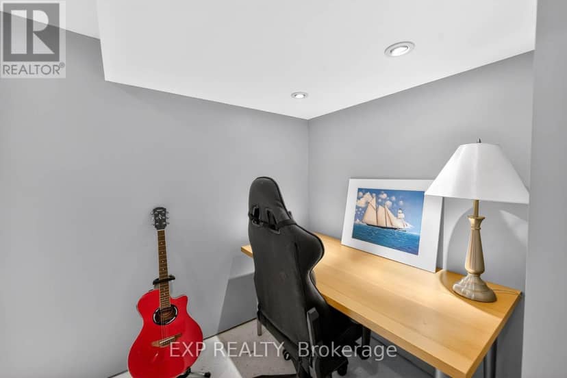 36 - 925 Bayly Street — photo 27 of 28