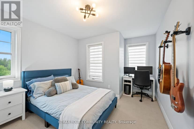 78 Alex Campbell Crescent — photo 19 of 32