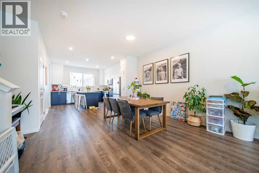 27 Iris Crescent — photo 10 of 40