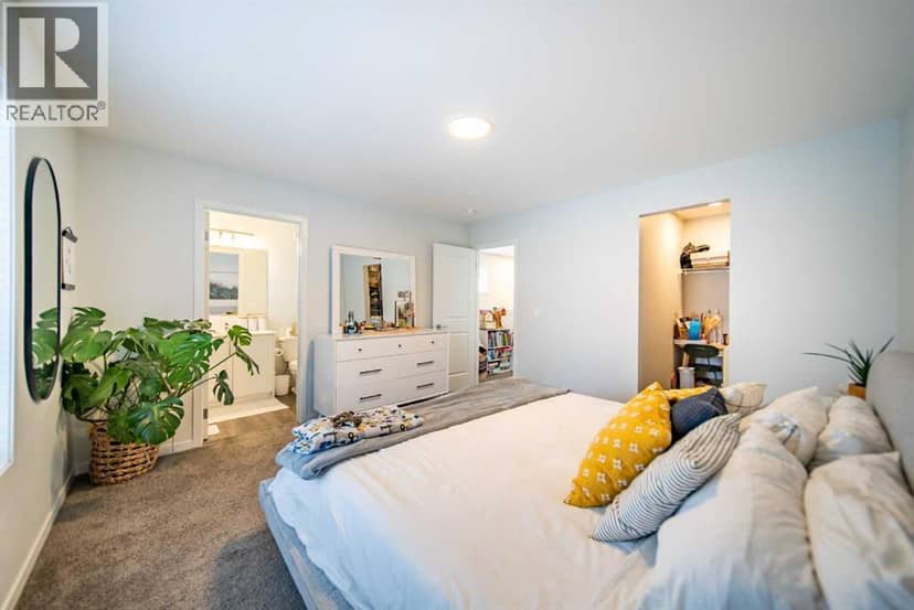 27 Iris Crescent — photo 23 of 40